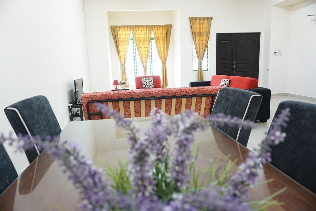 Warisan Indah Homestay Klia 1 Melayu Sahaja Sepang Dış mekan fotoğraf
