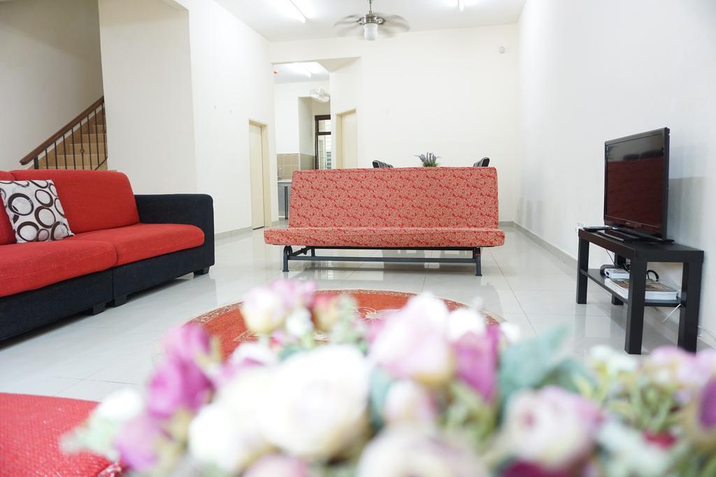 Warisan Indah Homestay Klia 1 Melayu Sahaja Sepang Dış mekan fotoğraf